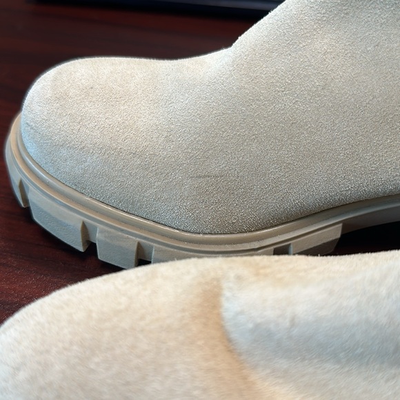 Steve Madden Hola Chelsea Lug Boots - Picture 10 of 12